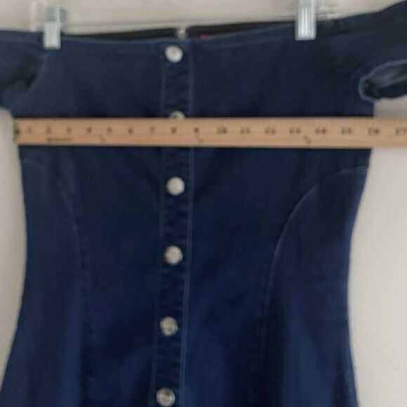Guess Bodycon Jean Dress Size M Denim Cute Off The Shoulders Silver Button - Picture 8 of 12